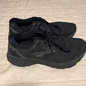 Size 7.5 Brooks Ghost 11